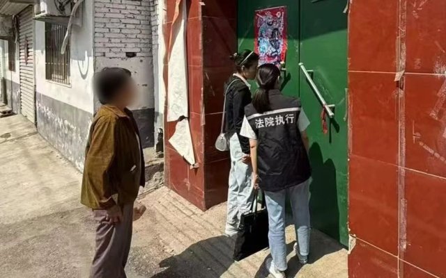 “真要拘留啊？等等，我再凑凑...”